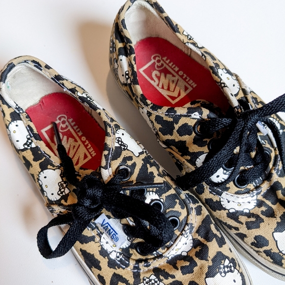 Limited Edition Hello Kitty Vans - Youth 12 - Picture 2 of 6